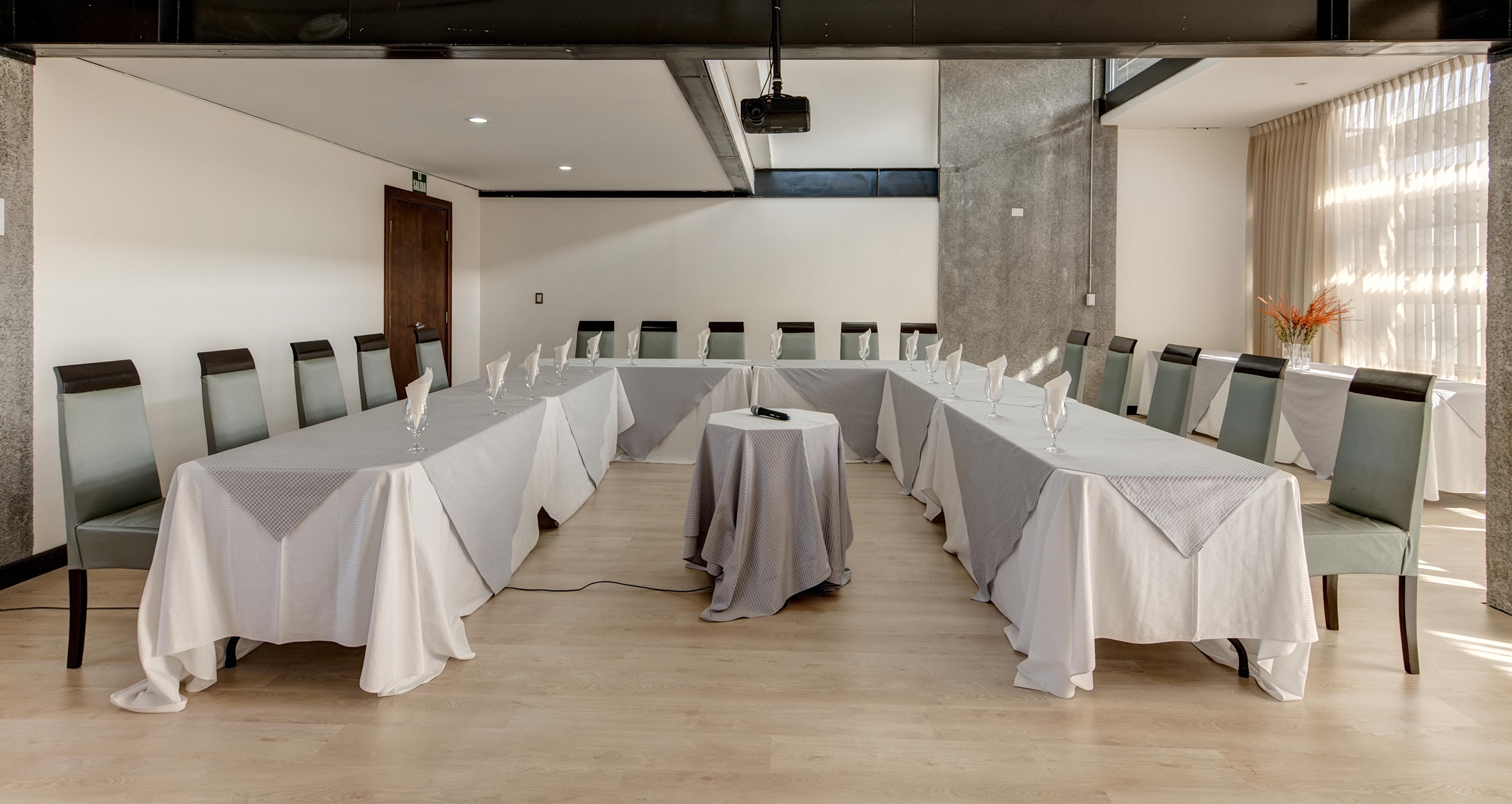 Studio Hotel Boutique San Jose  Eksteriør bilde Meeting room at the hotel