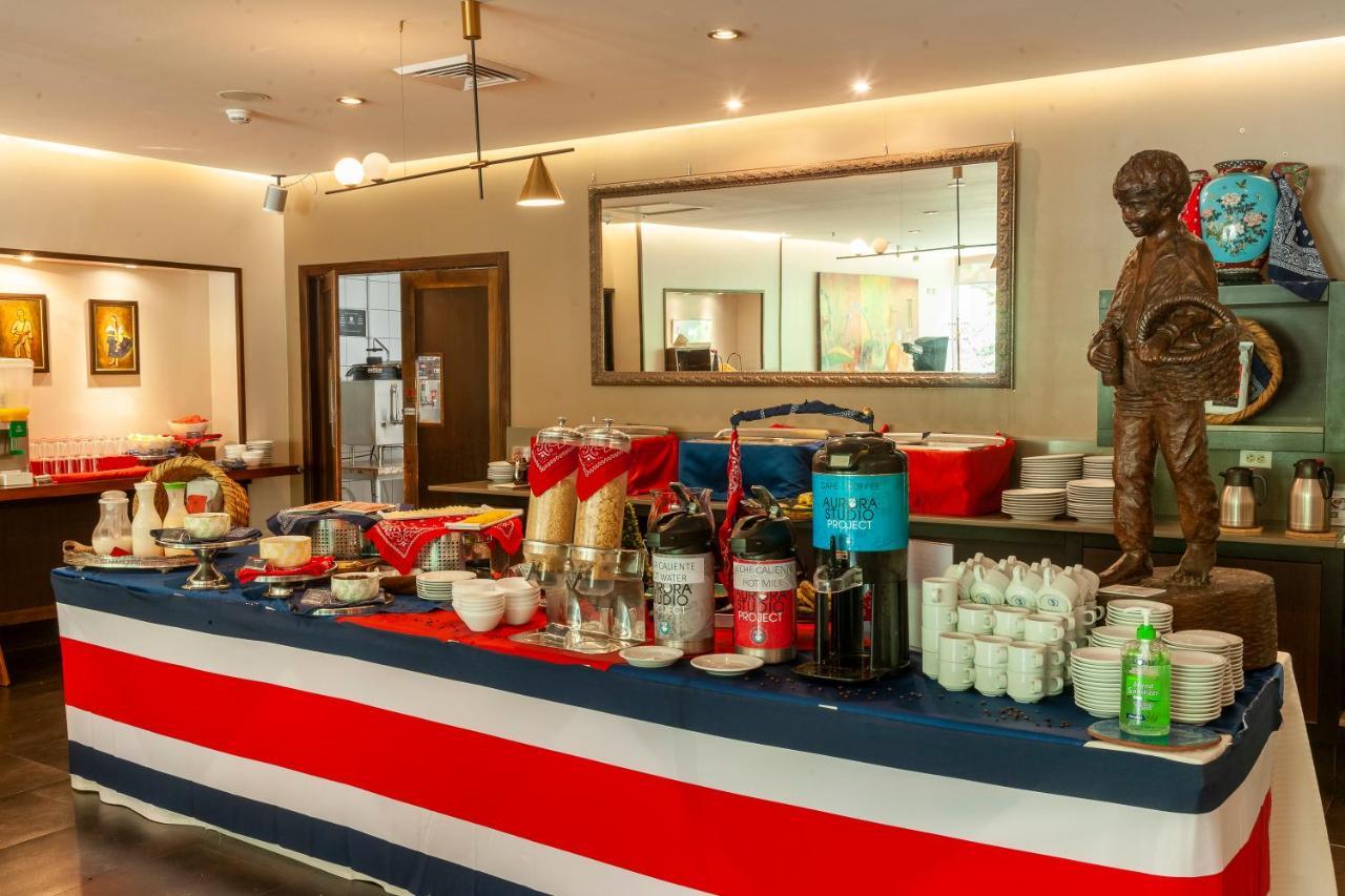 Studio Hotel Boutique San Jose  Eksteriør bilde A buffet at a hotel
